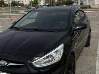 2013 Hyundai Solaris I, чёрный, 865000 рублей, вид 2