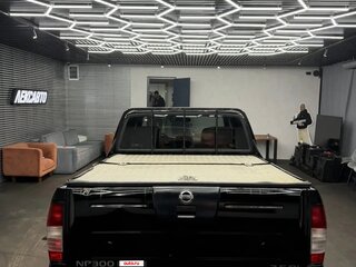 2008 Nissan NP300, чёрный, 650000 рублей, вид 4