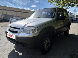 2011 Chevrolet Niva I Рестайлинг, серебристый, 455000 рублей, вид 1