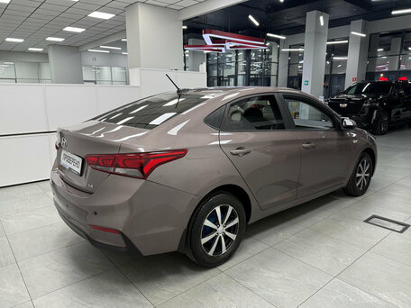 2018 Hyundai Solaris II, коричневый, 1050000 рублей, вид 4