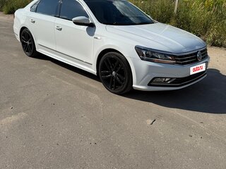 2016 Volkswagen Passat (North America and China) I Рестайлинг, белый, 1700000 рублей, вид 2