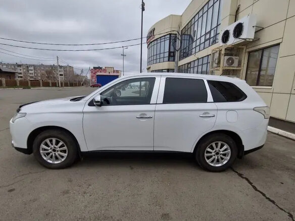 2013 Mitsubishi Outlander III, белый, 1100000 рублей - вид 3