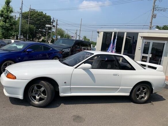 1993 Nissan Skyline GT-R VIII (R32), белый, 7099100 рублей - вид 1
