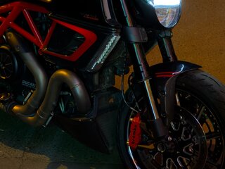 2011 Ducati Diavel Carbon, красный, 1200000 рублей, вид 4