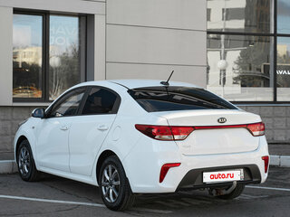 2018 Kia Rio IV, белый, 1200000 рублей, вид 4