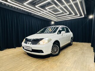 2005 Nissan Tiida Latio I, белый, 599999 рублей, вид 1