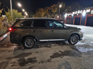 2015 Mitsubishi Outlander III Рестайлинг, коричневый, 1700000 рублей, вид 3
