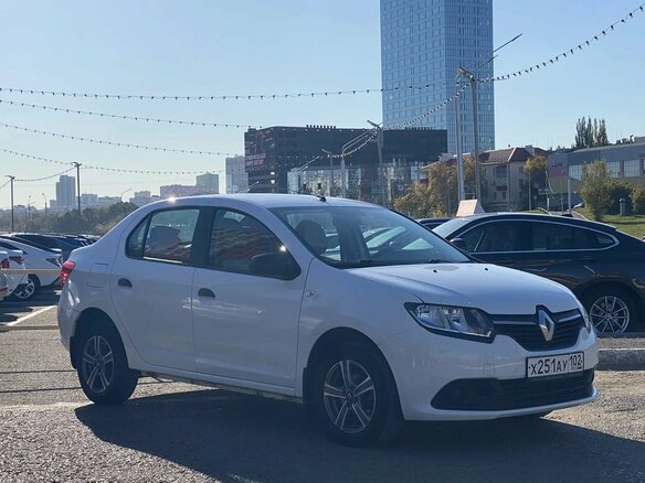 2018 Renault Logan II, белый, 830000 рублей