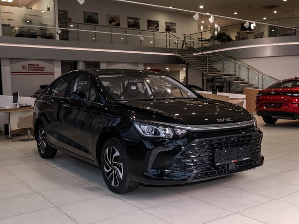 2025 BAIC U5 Plus, чёрный, 2380000 рублей - вид 2