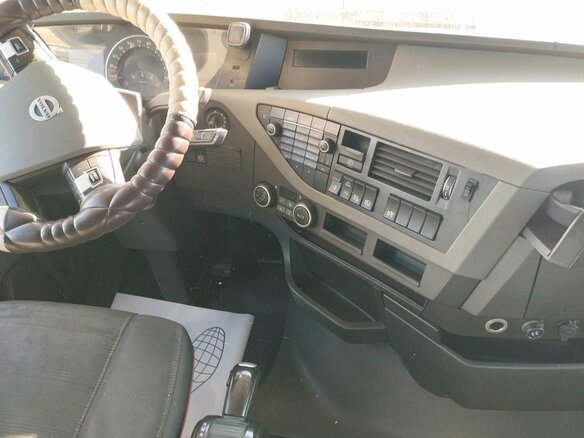 2016 Volvo FH, красный, 5741000 рублей - вид 7