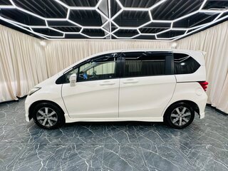 2010 Honda Freed I, белый, 1079000 рублей, вид 3