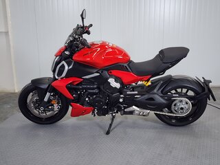 2023 Ducati Diavel V4, красный, 2179000 рублей, вид 5