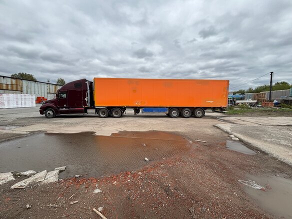 2003 Freightliner Columbia, красный, 2000000 рублей - вид 3