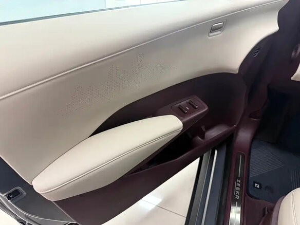 2024 Zeekr X 66 kWh I, серый, 3811110 рублей - вид 20