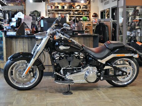 2023 Harley-Davidson Fat Boy, чёрный, 3750000 рублей, вид 3
