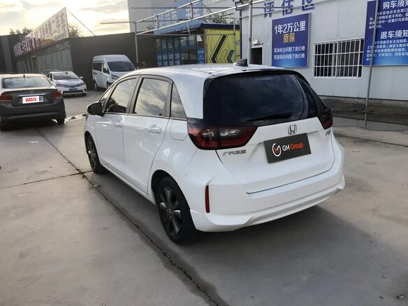 2022 Honda Fit IV Рестайлинг, белый, 990000 рублей - вид 3