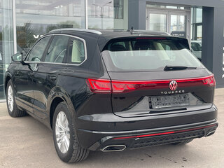 2025 Volkswagen Touareg III Рестайлинг, чёрный, 7000000 рублей, вид 4