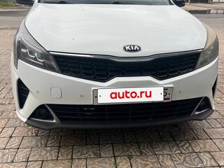 2021 Kia Rio IV Рестайлинг, белый, 1240000 рублей, вид 1