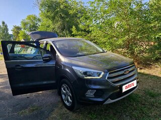2017 Ford Kuga II Рестайлинг, серый, 2200000 рублей, вид 2