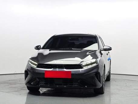 2022 Kia K3 II Рестайлинг, серебристый, 1741000 рублей, вид 2