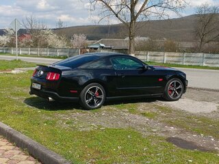 2010 Ford Mustang V Рестайлинг, чёрный, 990000 рублей, вид 4