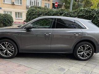 2019 Audi Q8 55 TFSI I (4M), серый, 4400000 рублей, вид 4