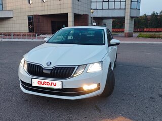 2017 Skoda Octavia III (A7) Рестайлинг, белый, 1850000 рублей, вид 2