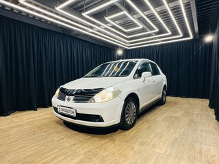 2005 Nissan Tiida Latio I, белый, 599999 рублей, вид 2