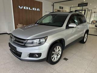 2016 Volkswagen Tiguan I Рестайлинг, серебристый, 1900000 рублей, вид 1