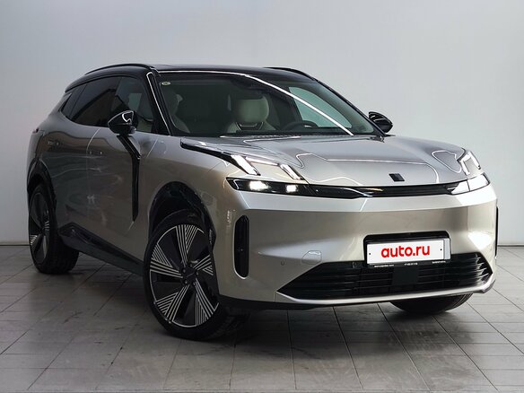 2023 Lynk & Co 08 39.6 kWh I, серый, 5600000 рублей - вид 2