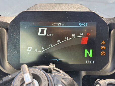 2025 BMW M 1000 RR, чёрный, 3999999 рублей, вид 3