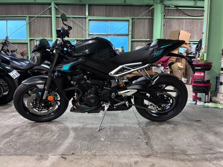 2026 Triumph Street Triple, серый, 1250000 рублей, вид 2