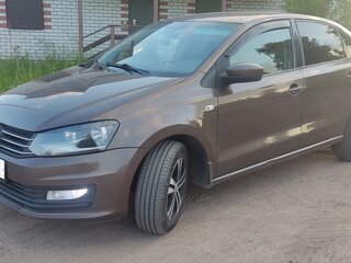2015 Volkswagen Polo V Рестайлинг, коричневый, 700000 рублей, вид 1