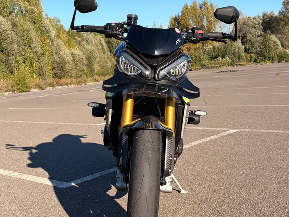 2021 Triumph Speed Triple, чёрный, 1200000 рублей - вид 5