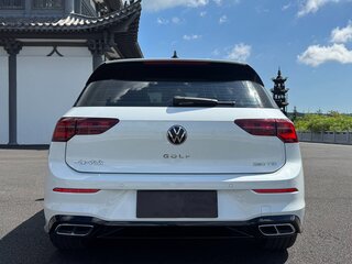 2023 Volkswagen Golf VIII, белый, 2082000 рублей, вид 3