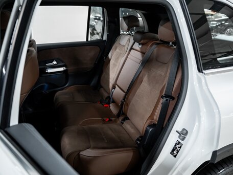 2025 Mercedes-Benz GLB 250 I (X247) Рестайлинг, белый, 6850000 рублей, вид 3