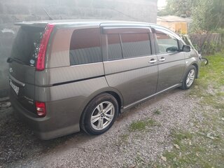 2010 Toyota ISis I Рестайлинг, коричневый, 1120000 рублей, вид 3