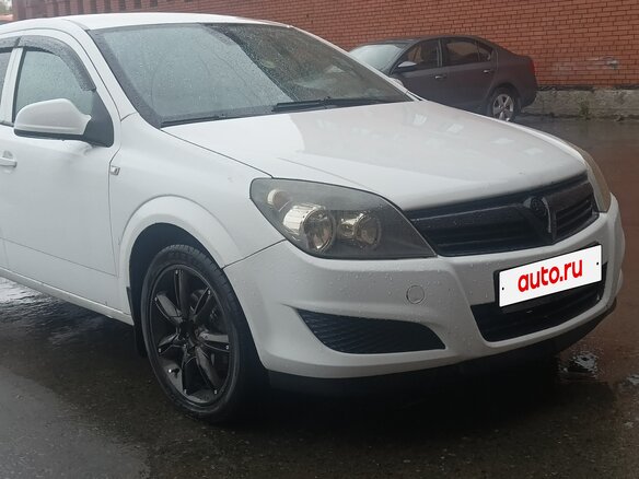 2011 Opel Astra H Рестайлинг, белый, 450000 рублей - вид 1