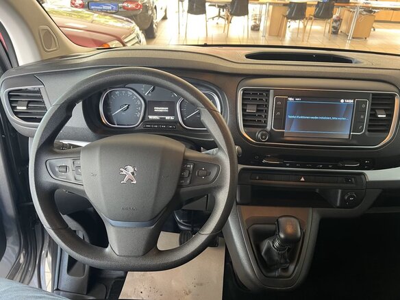2022 Peugeot Traveller Compact I, серый, 3350000 рублей - вид 8