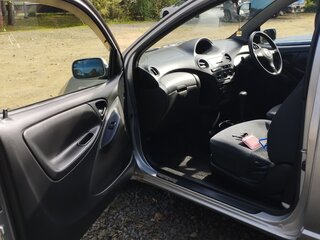 2003 Toyota Vitz I (P10), серебристый, 180000 рублей, вид 5