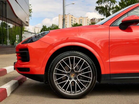2019 Porsche Cayenne Coupé III, оранжевый, 8500000 рублей - вид 15