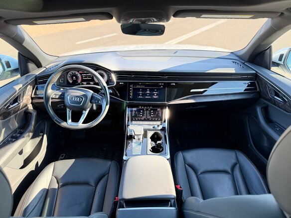 2021 Audi Q8 55 TFSI I (4M), белый, 4350000 рублей - вид 13