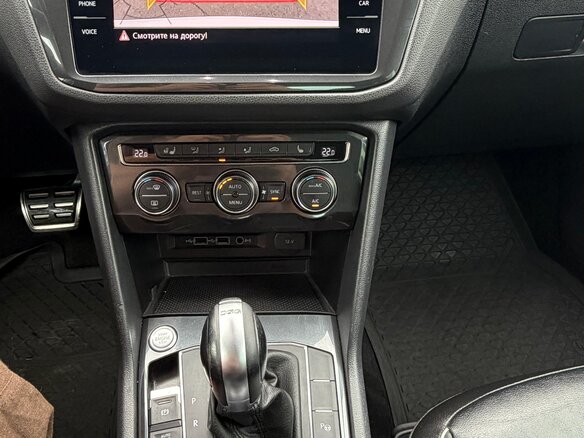 2018 Volkswagen Tiguan II, белый, 2150000 рублей - вид 12