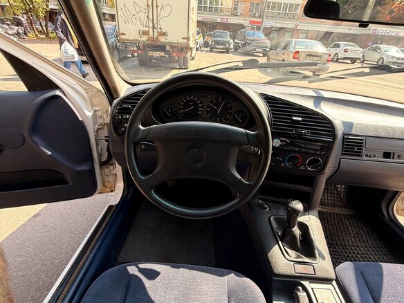 1993 BMW 3 серии 316i III (E36), белый, 320000 рублей - вид 14