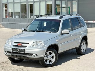 2013 Chevrolet Niva I Рестайлинг, серебристый, 735000 рублей, вид 2