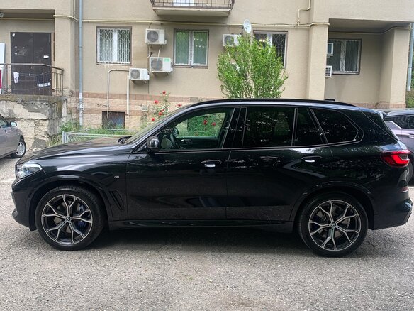 2020 BMW X5 30d IV (G05/G18), чёрный, 10500000 рублей - вид 3