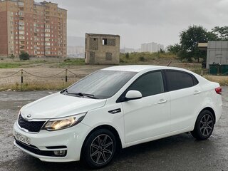 2016 Kia Rio III Рестайлинг, белый, 920000 рублей, вид 4
