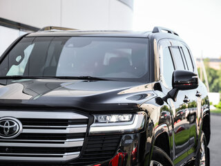 2022 Toyota Land Cruiser 300 Series, чёрный, 8499777 рублей, вид 2