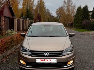 2017 Volkswagen Polo V Рестайлинг, бежевый, 870000 рублей, вид 1
