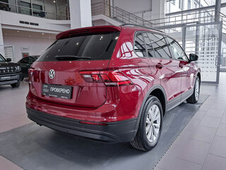 2018 Volkswagen Tiguan II, красный, 2199000 рублей, вид 5